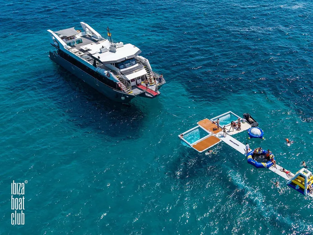 Ibiza Boat Club - Fiestas en barco y excursiones a Formentera, Foto 4 von 4