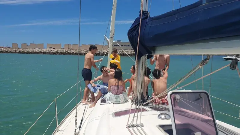 Sailing Cádiz - Paseos en velero con patrón desde Puerto Sherry, Foto 3 von 4