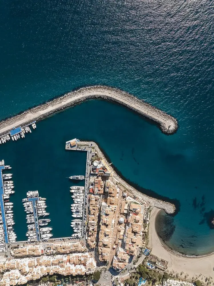 Puerto José Banús - Más de 900 amarres y travelift de 50 t en Marbella, photo 4 of 4