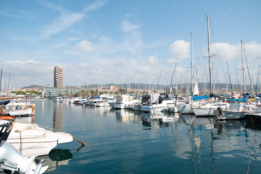 Port de Mataró - 1.080 amarres hasta 30 m, travelift y varadero, Foto 4 von 4
