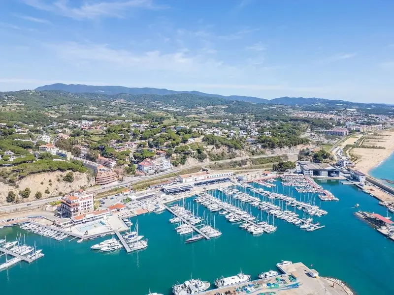 Club Nàutic d'Arenys de Mar - Amarres, escuela de vela y regatas, фото 2 из 4