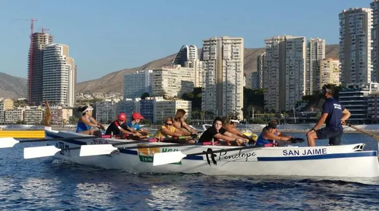 Club Náutico Benidorm - Escuela de vela, remo y kayak desde 1963, Foto 2 von 4