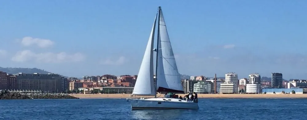Náutica Costa Verde - Escuela de navegación y velero en Gijón, foto 3 de 4