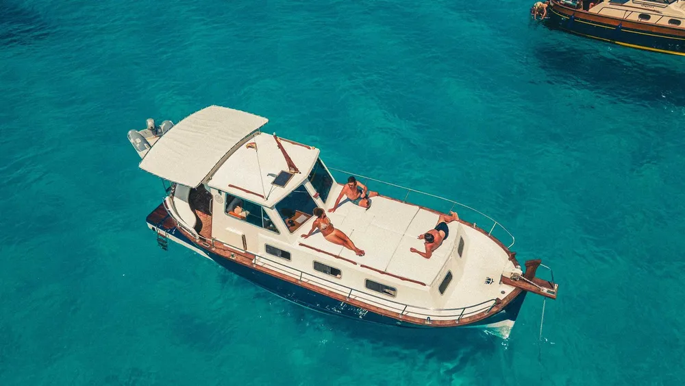 Llatinaboats - Alquiler de barcos clásicos y modernos en Menorca, photo 4 sur 4