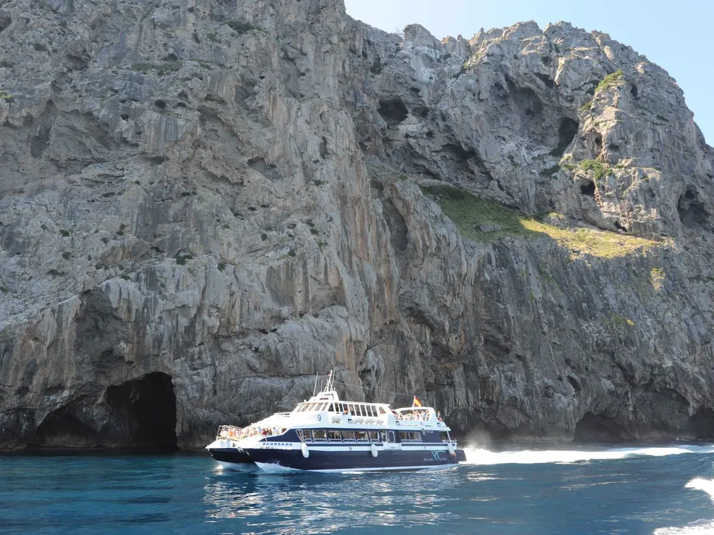 Barcos Azules - Excursiones en barco desde Port de Sóller, foto 2 de 4