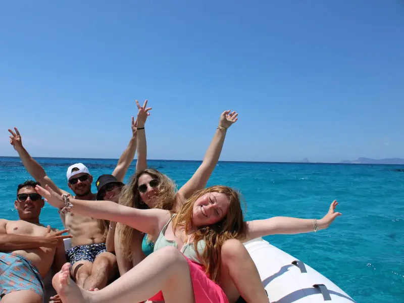 Ibiza Sol Charter - Alquiler de barcos y excursiones en Santa Eulària, foto 3 de 4