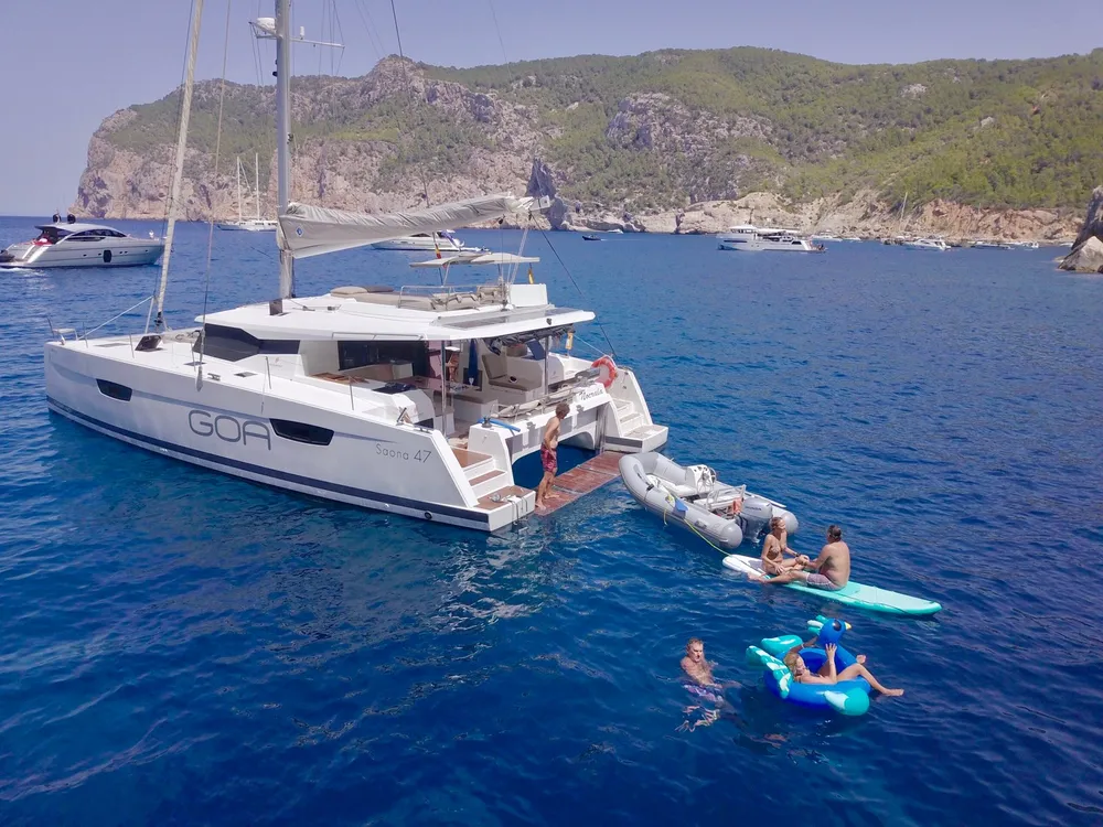 GOA Catamaran - Alquiler de catamaranes con patrón en Ibiza, Foto 2 von 4