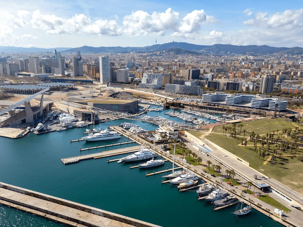Port Fòrum - Amarres hasta 80 m y la mayor marina seca de Cataluña, foto 2 de 4