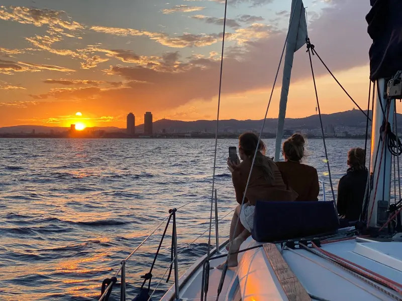 Barcelona Boat Tours - Paseos en barco y alquiler de veleros en Barcelona, photo 3 of 4