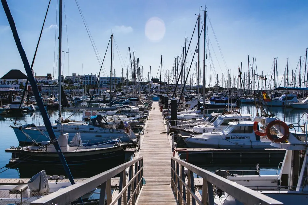 Marina Rubicón - Puerto deportivo y centro náutico en Playa Blanca, Foto 4 von 4