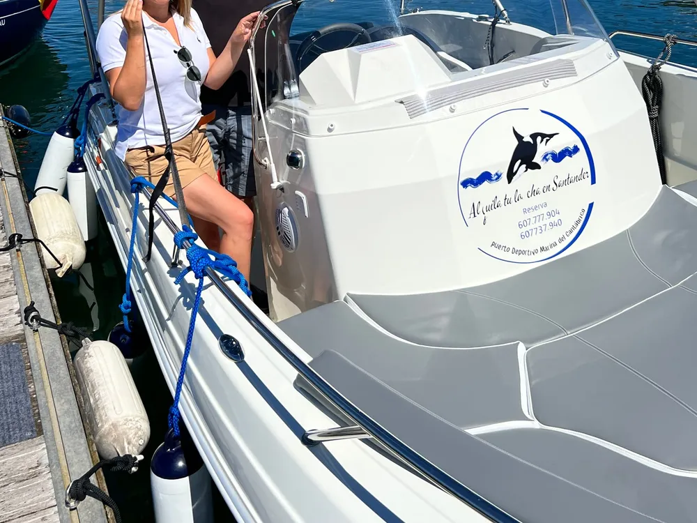 Alquila tu Lancha - Alquiler de lanchas en la bahía de Santander, Foto 3 von 4