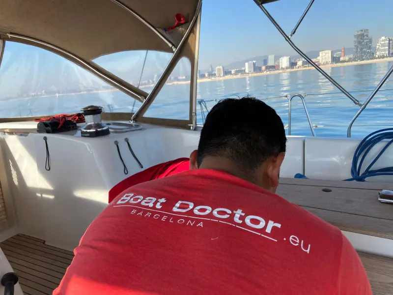 Boat Doctor - Gestión, mantenimiento y refit de barcos en Port Vell, foto 3 de 4