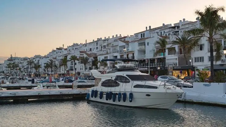 Puerto José Banús - Más de 900 amarres y travelift de 50 t en Marbella, photo 3 of 4