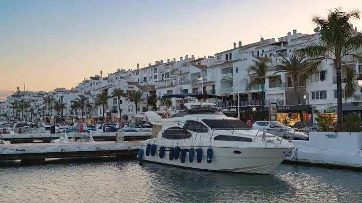 Puerto José Banús - Más de 900 amarres y travelift de 50 t en Marbella, photo 3 of 4
