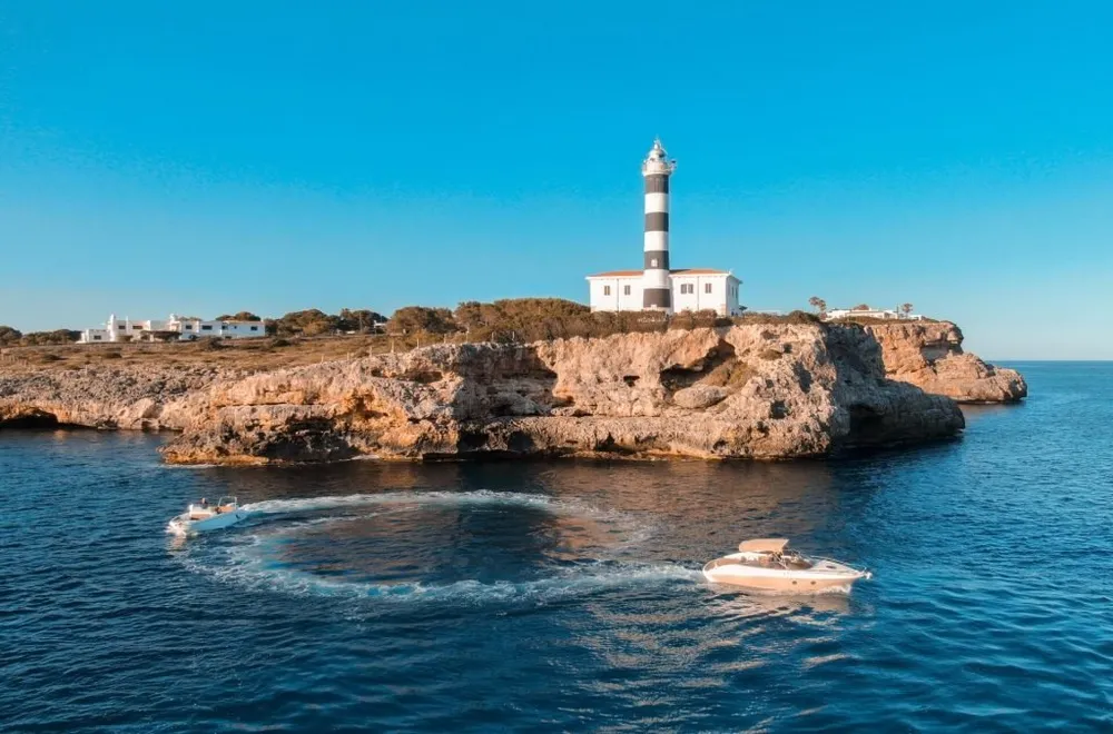 Confianza Yachting - Alquiler y mantenimiento de barcos en Portocolom, Foto 4 von 4
