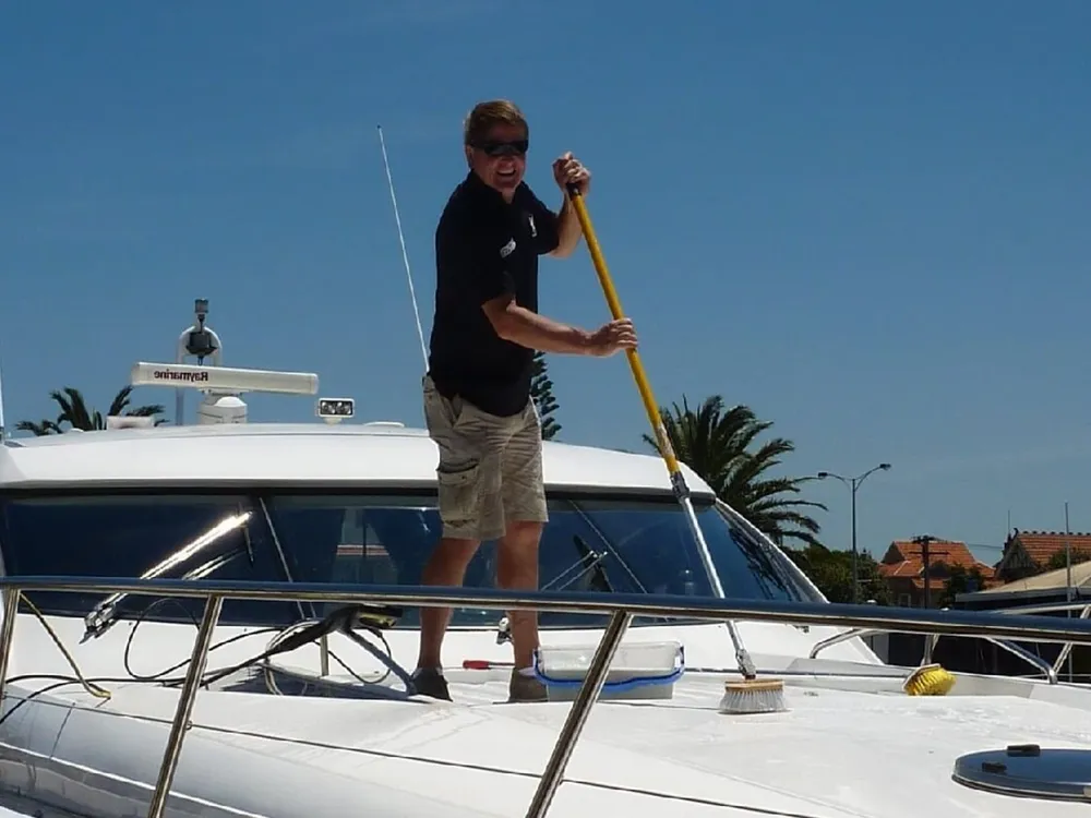 OBYS - Limpieza y mantenimiento náutico en Port Olímpic Barcelona, Foto 2 von 4