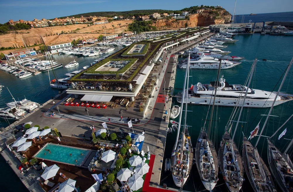 Port Adriano - Puerto deportivo diseñado por Philippe Starck en Calvià, photo 4 of 4