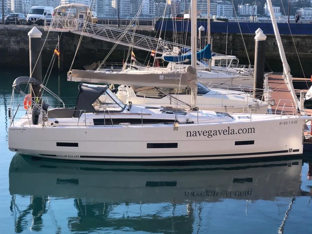 Navegavela - Escuela náutica y alquiler de veleros en San Sebastián, foto 3 de 4