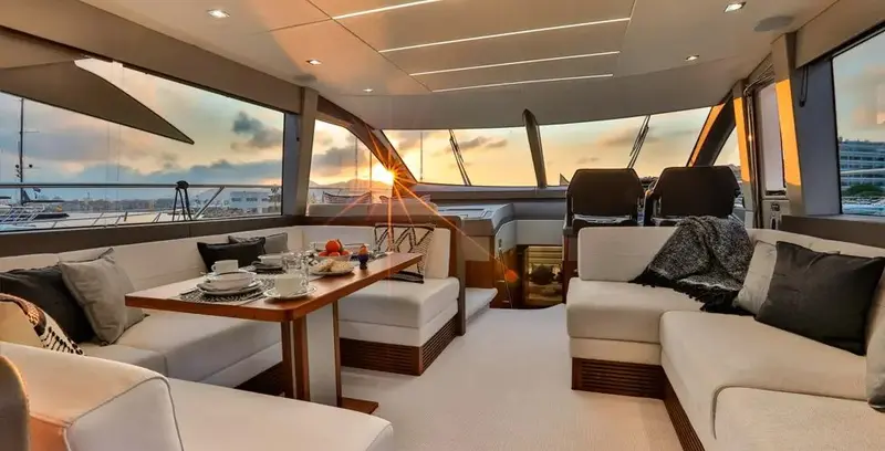 SunMarine Ibiza - Alquiler de yates y lanchas con patrón en Ibiza, Foto 3 von 4