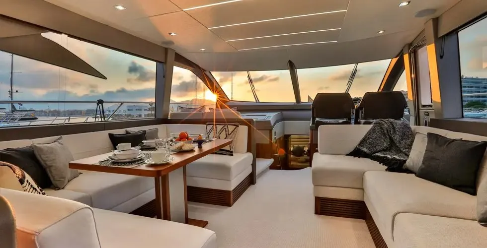 SunMarine Ibiza - Alquiler de yates y lanchas con patrón en Ibiza, Foto 3 von 4