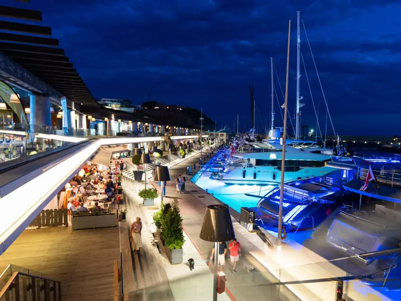 Port Adriano - Puerto deportivo diseñado por Philippe Starck en Calvià, photo 3 of 4