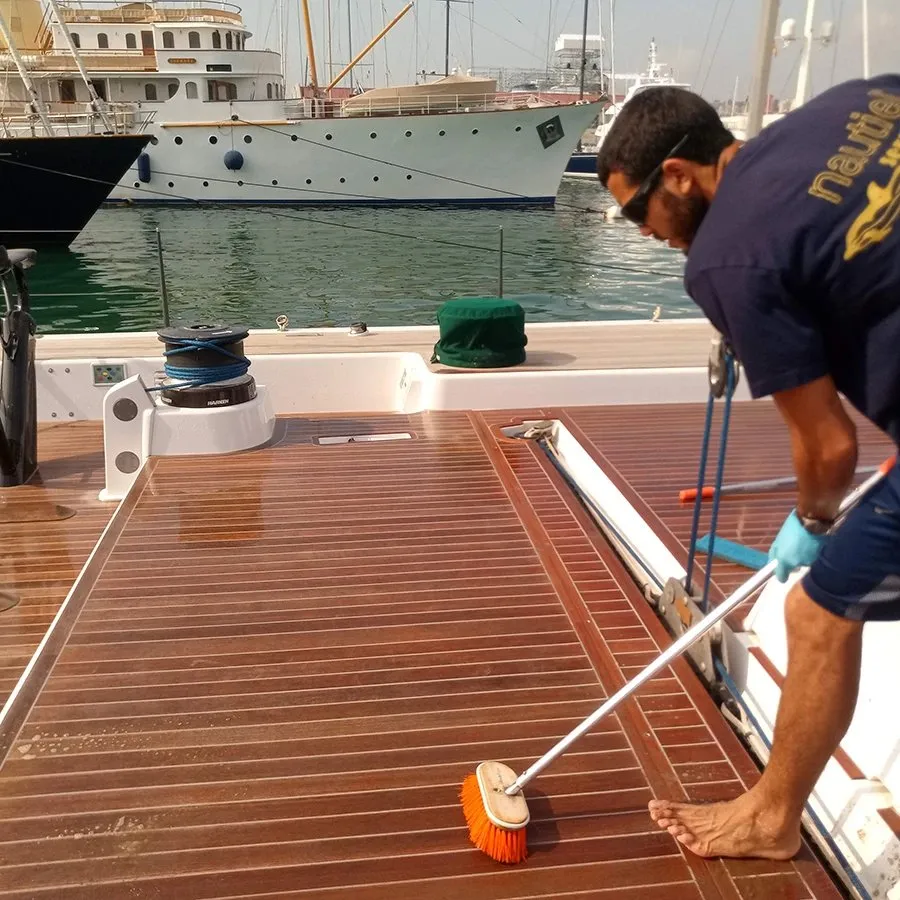 Nautiel Service - Limpieza y cuidado de yates y superyates en Barcelona, фото 3 из 4