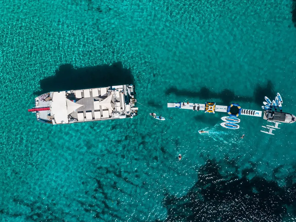 Ibiza Boat Club - Fiestas en barco y excursiones a Formentera, Foto 2 von 4