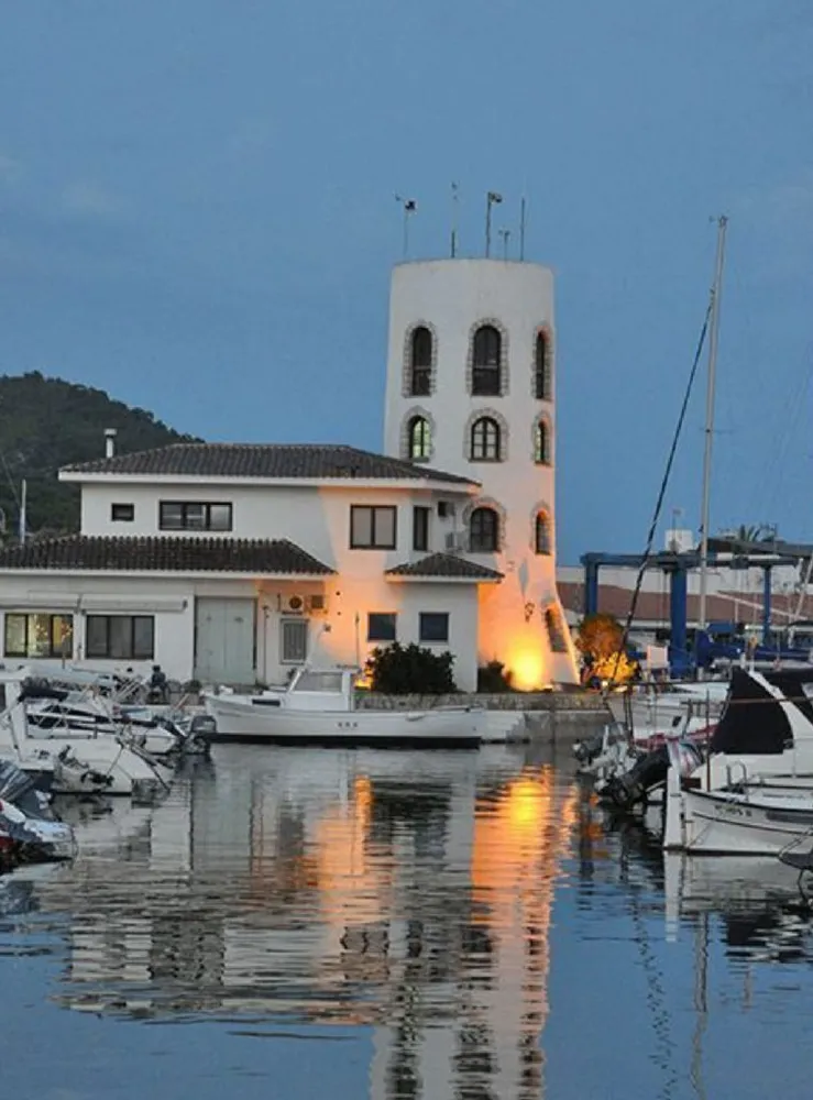 Port de Sitges-Aiguadolç - 471 amarres a 30 minutos de Barcelona, фото 2 из 4
