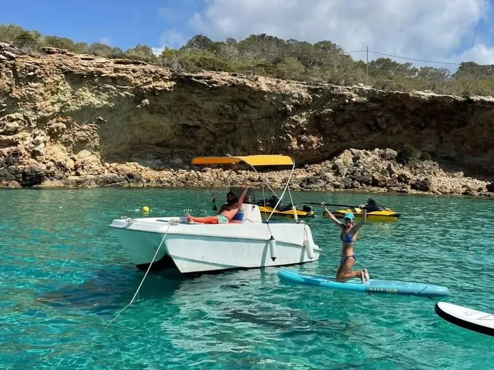Island Boats - Alquiler de barcos sin licencia en Sant Antoni, Foto 2 von 4