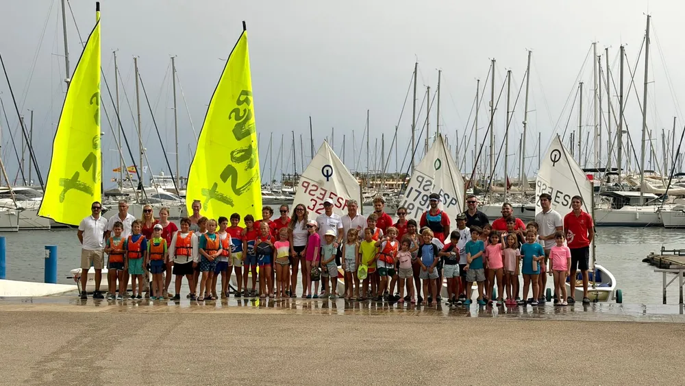 Real Club Náutico Dénia - 600 amarres, marina seca y escuela de vela, foto 4 de 4
