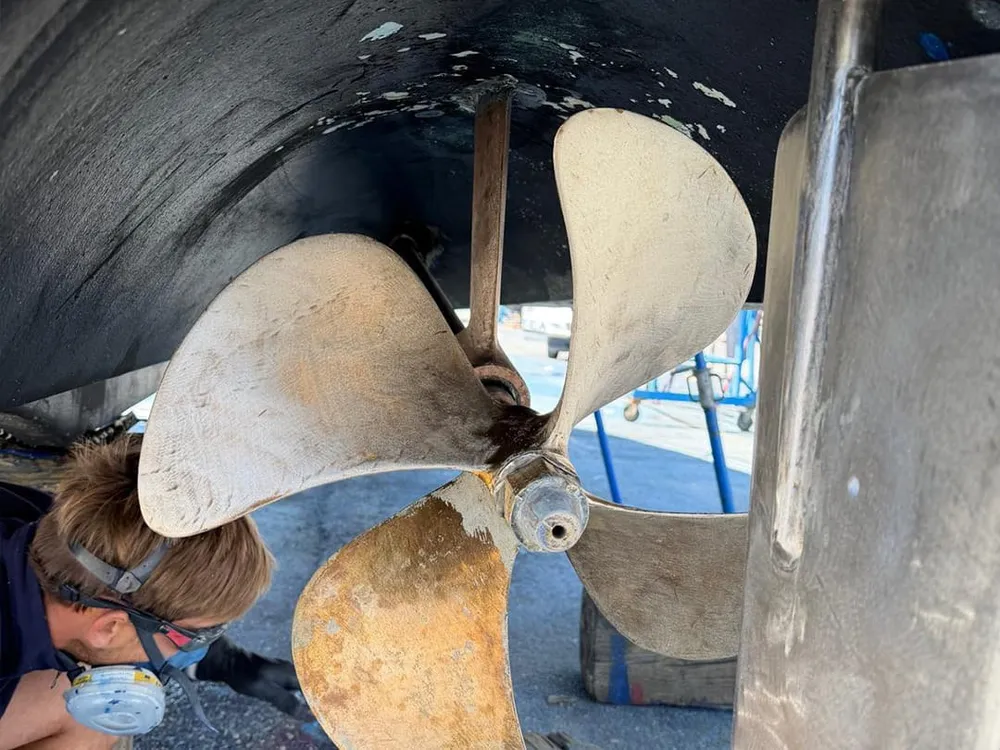 DMT Nautic - Reparación de cascos, antifouling y ósmosis en Benalmádena, Foto 2 von 4