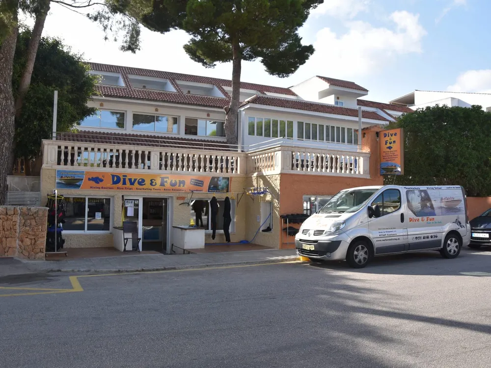 Dive and Fun Mallorca - Centro de buceo en Font de Sa Cala, foto 4 de 4