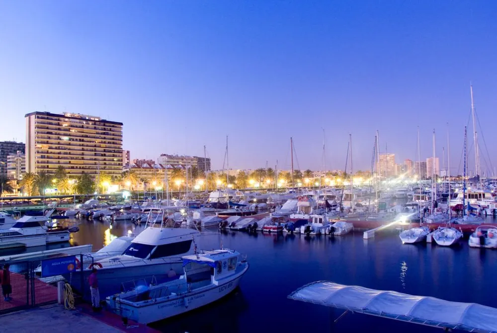 Pobla Marina - Puerto deportivo con 686 amarres al norte de Valencia, foto 4 de 4