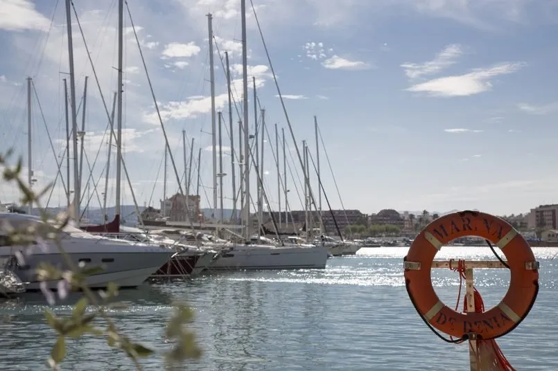 Marina de Dénia - Más de 400 amarres de hasta 60 m bajo el Montgó, Foto 4 von 4