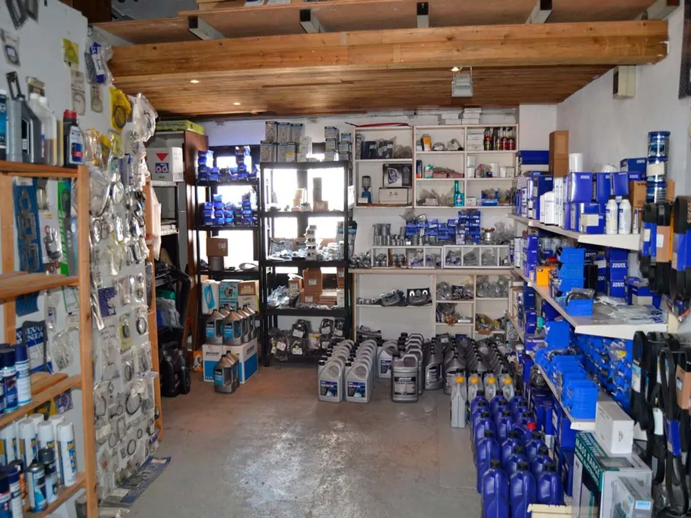 Ibiza Marine Center - Mantenimiento, custodia y recambios en Sant Antoni, foto 2 de 4