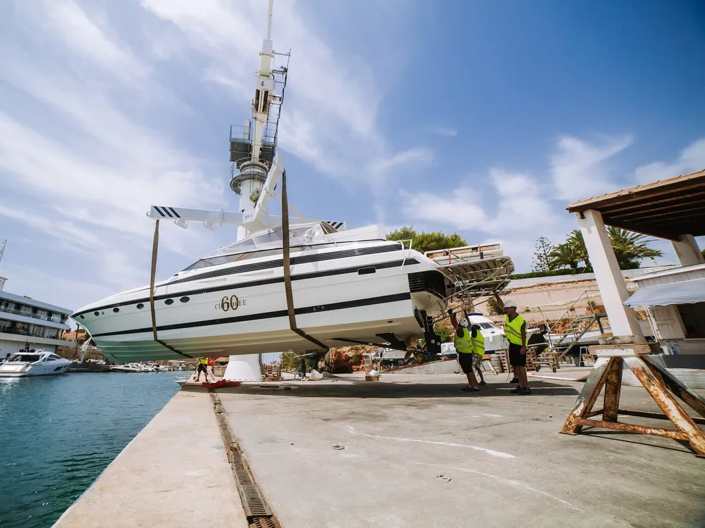 Varadero Ciutadella - Izada, botadura y estancias en el puerto de Ciutadella, Foto 2 von 4