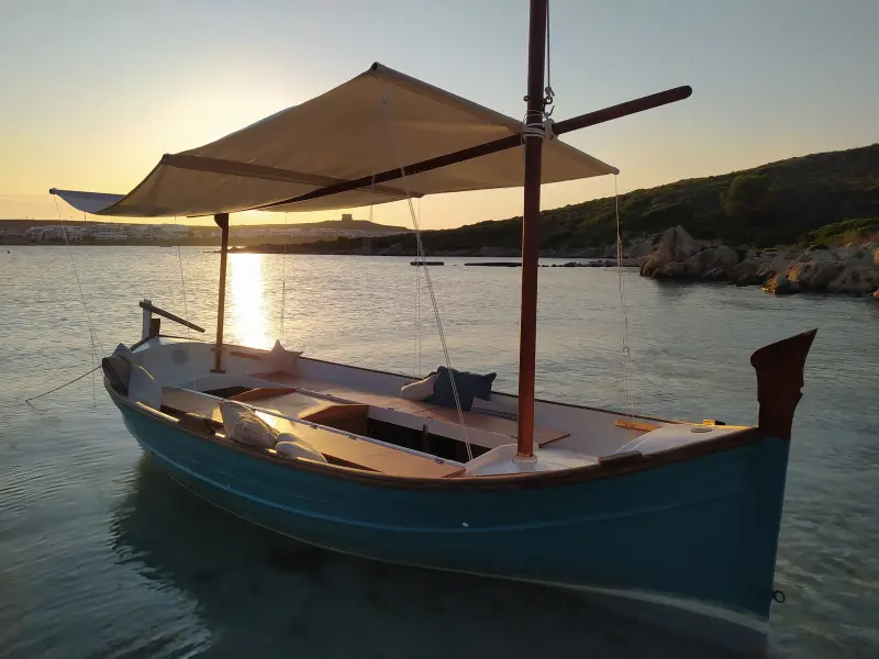 Llatinaboats - Alquiler de barcos clásicos y modernos en Menorca, photo 2 sur 4