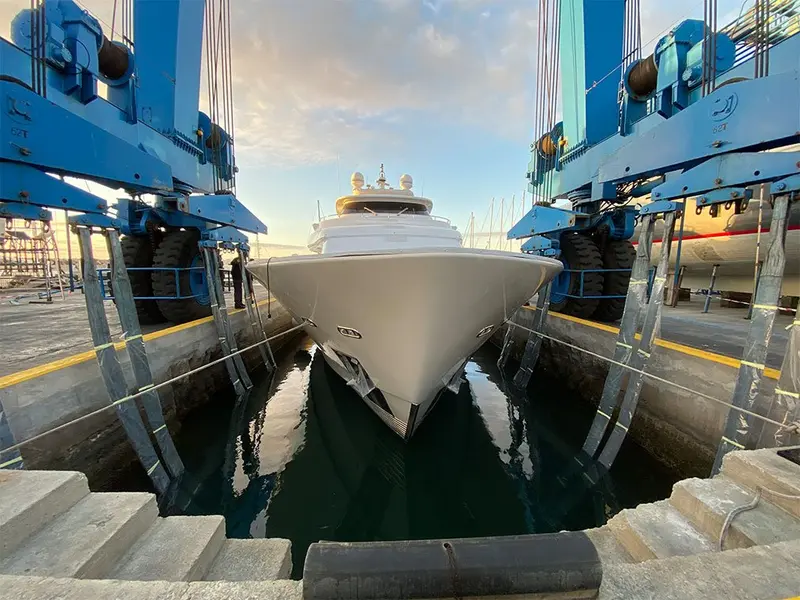 Varadero Puerto Sotogrande - Reparación y mantenimiento de barcos, Foto 2 von 4