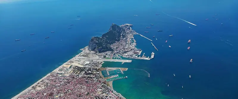 Alcaidesa Marina - Amarres y varadero hasta 160 t frente a Gibraltar, Foto 2 von 4