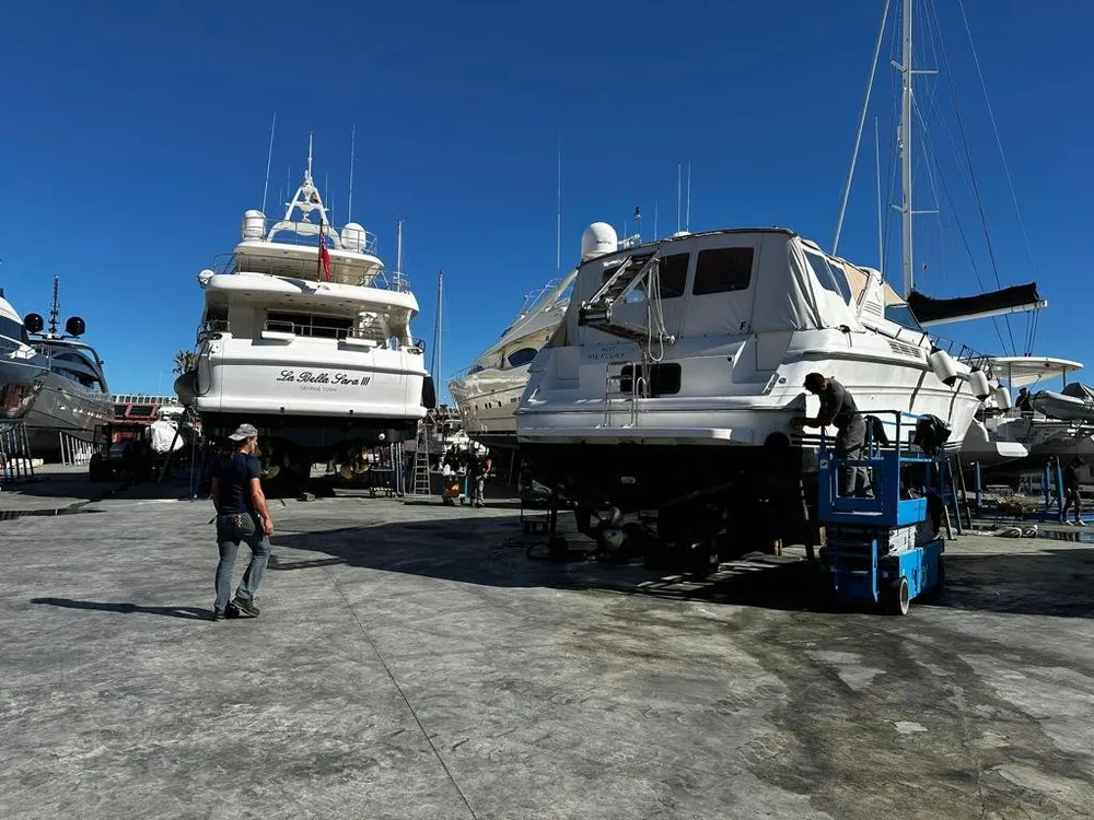 Varadero Puerto Sotogrande - Reparación y mantenimiento de barcos, Foto 3 von 4