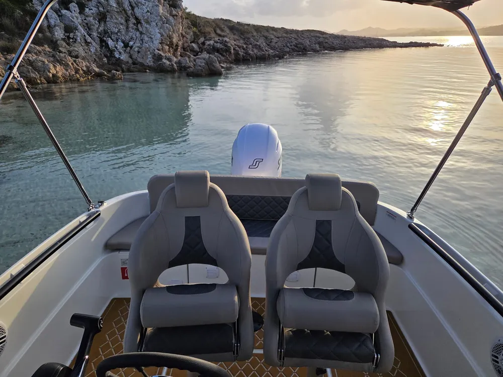Menorca en Lancha - Alquiler de lanchas en Ciutadella y Fornells, Foto 4 von 4