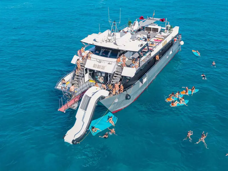 Ibiza Boat Club - Fiestas en barco y excursiones a Formentera, Foto 3 von 4