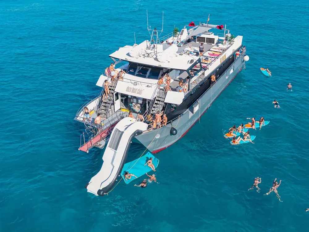 Ibiza Boat Club - Fiestas en barco y excursiones a Formentera, Foto 3 von 4