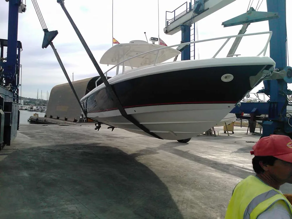 IBIZAmar - Mantenimiento, limpieza y antifouling de barcos en Santa Eulària, photo 3 of 4