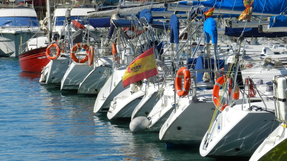 Club Nàutic Salou - 220 amarres, marina seca y escuela de vela, photo 3 sur 4