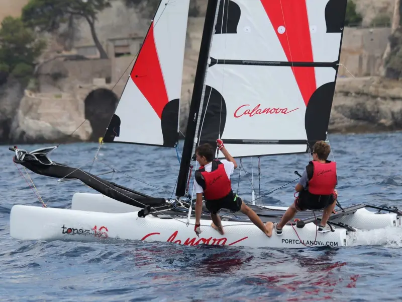 Port Calanova - Varadero con travelift de 75 toneladas en Palma, Foto 3 von 4