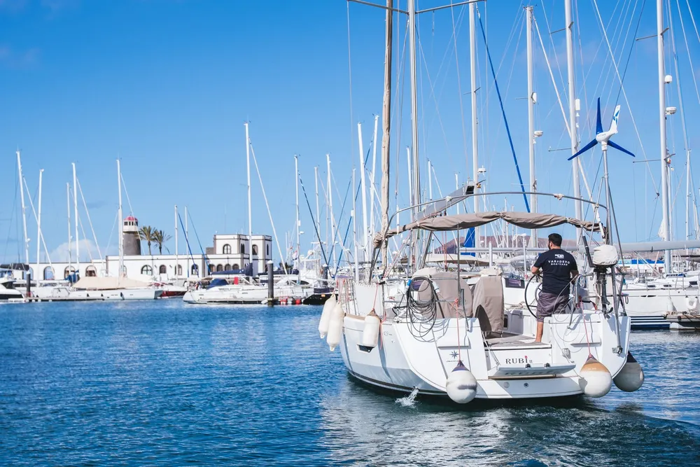 Marina Rubicón - Puerto deportivo y centro náutico en Playa Blanca, Foto 2 von 4