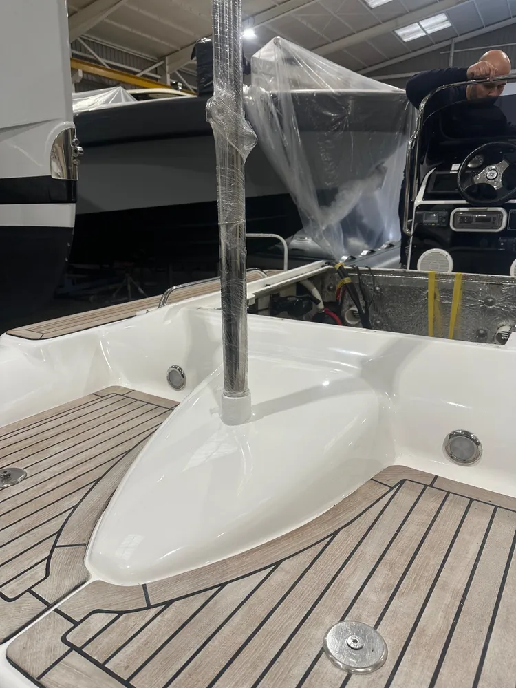 Fiberglass - Gelcoat - Paint Spraying - Custom Moulds, Foto 6 von 8