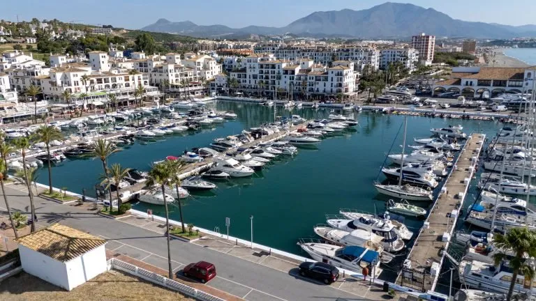 Puerto Deportivo de Estepona - Amarres junto a la torre de control, Foto 4 von 4