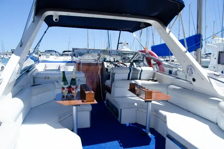 Sea Love Experience - Barco privado con patrón en Benalmádena, foto 3 de 4